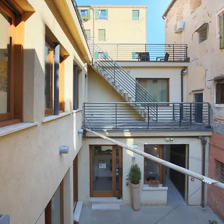 カ ポッゾ ゲストハウス 4*